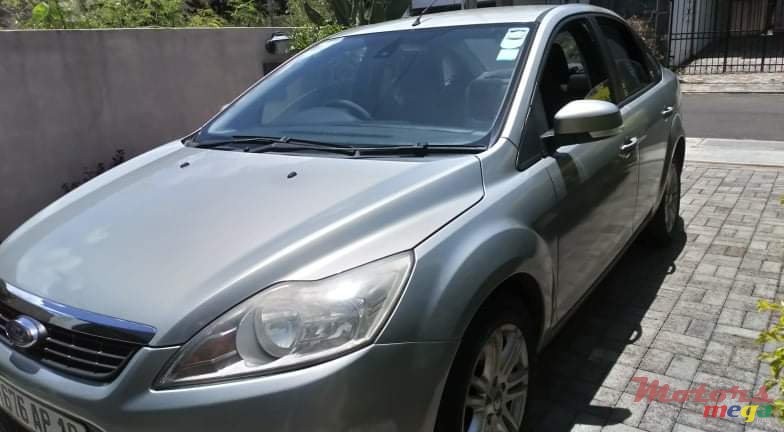 2010' Ford Focus photo #1
