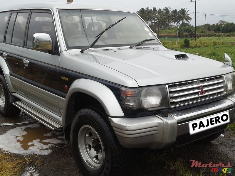 1994' Mitsubishi Pajero photo #1