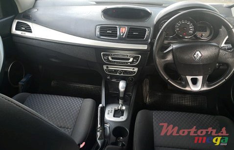 2011' Renault Fluence photo #2