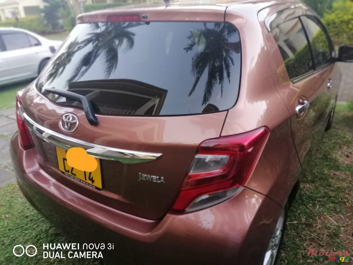 2014' Toyota Vitz photo #3