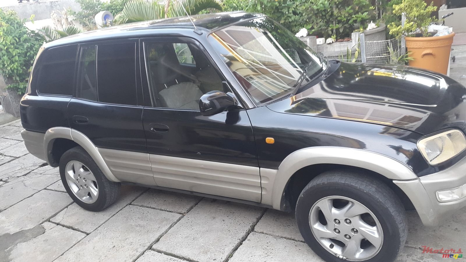 1999' Toyota RAV4 photo #1