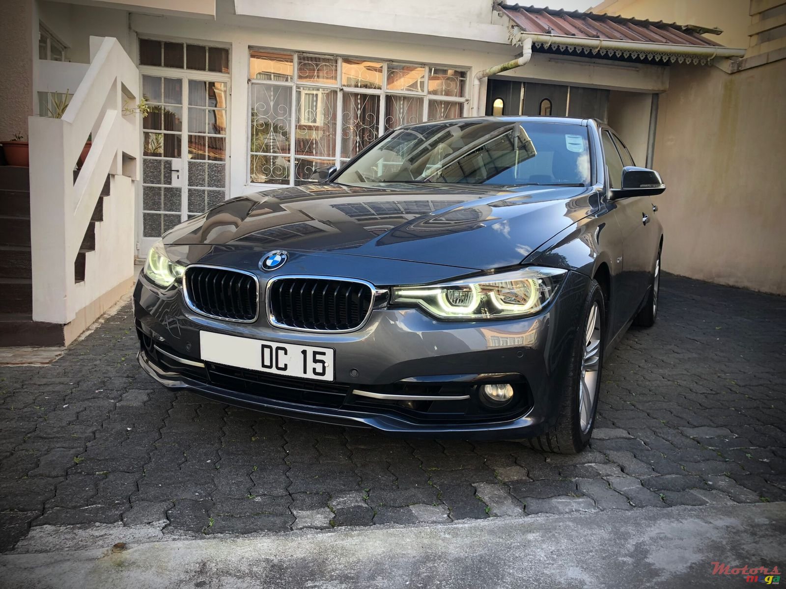 2015' BMW 318 318i photo #3