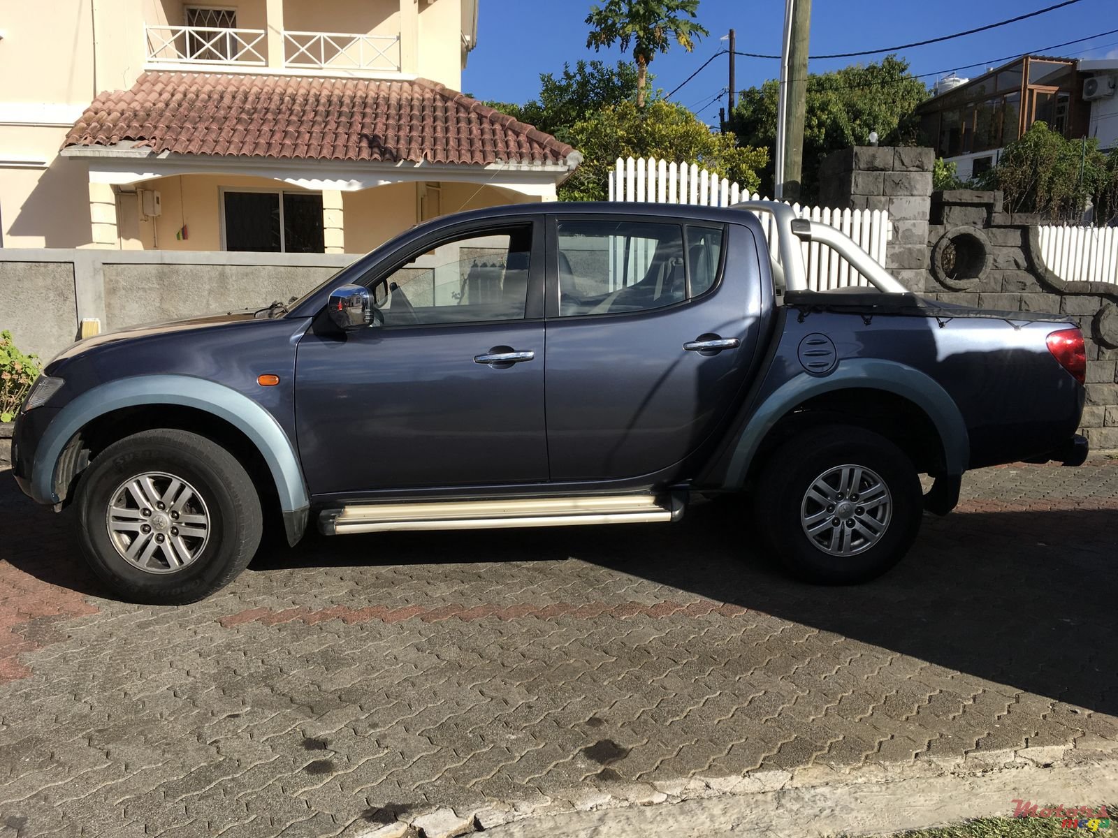 2010' Mitsubishi photo #1