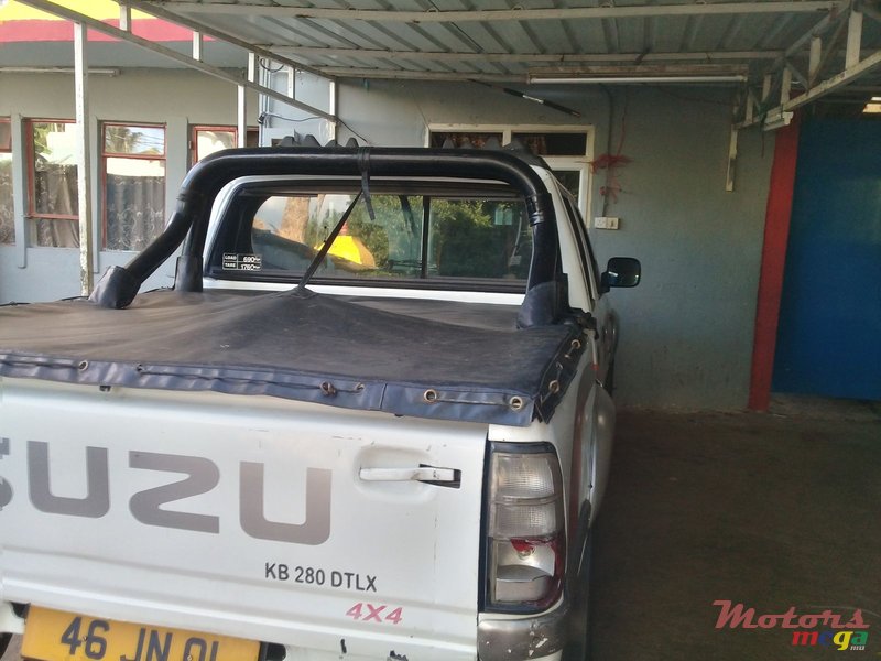 2001' Isuzu photo #4