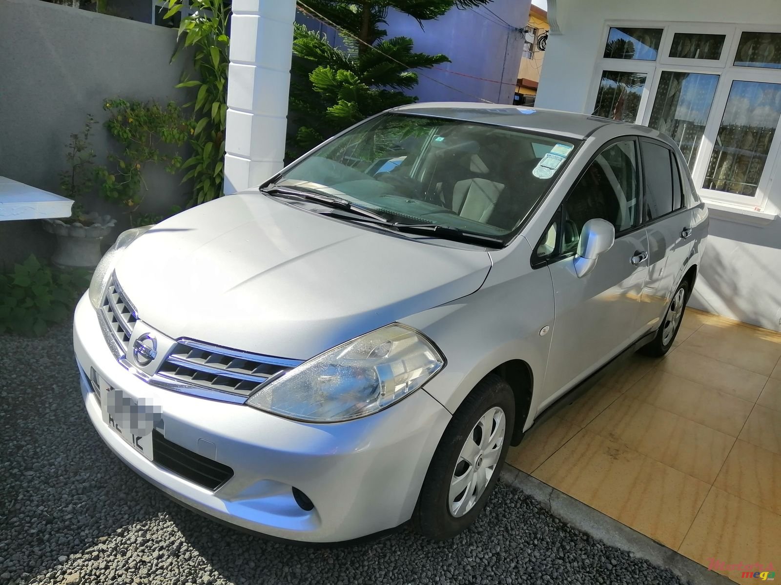 2012' Nissan Tiida photo #1