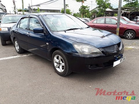 2004' Mitsubishi Lancer photo #2