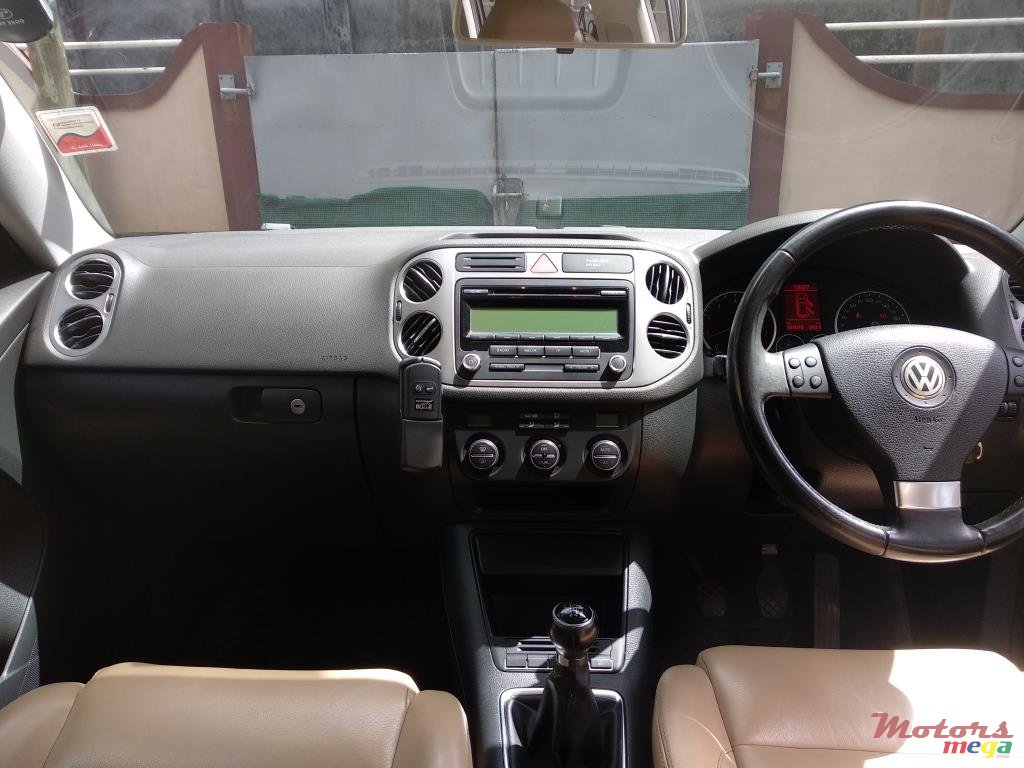 2010' Volkswagen Tiguan 1.4 TSi photo #5