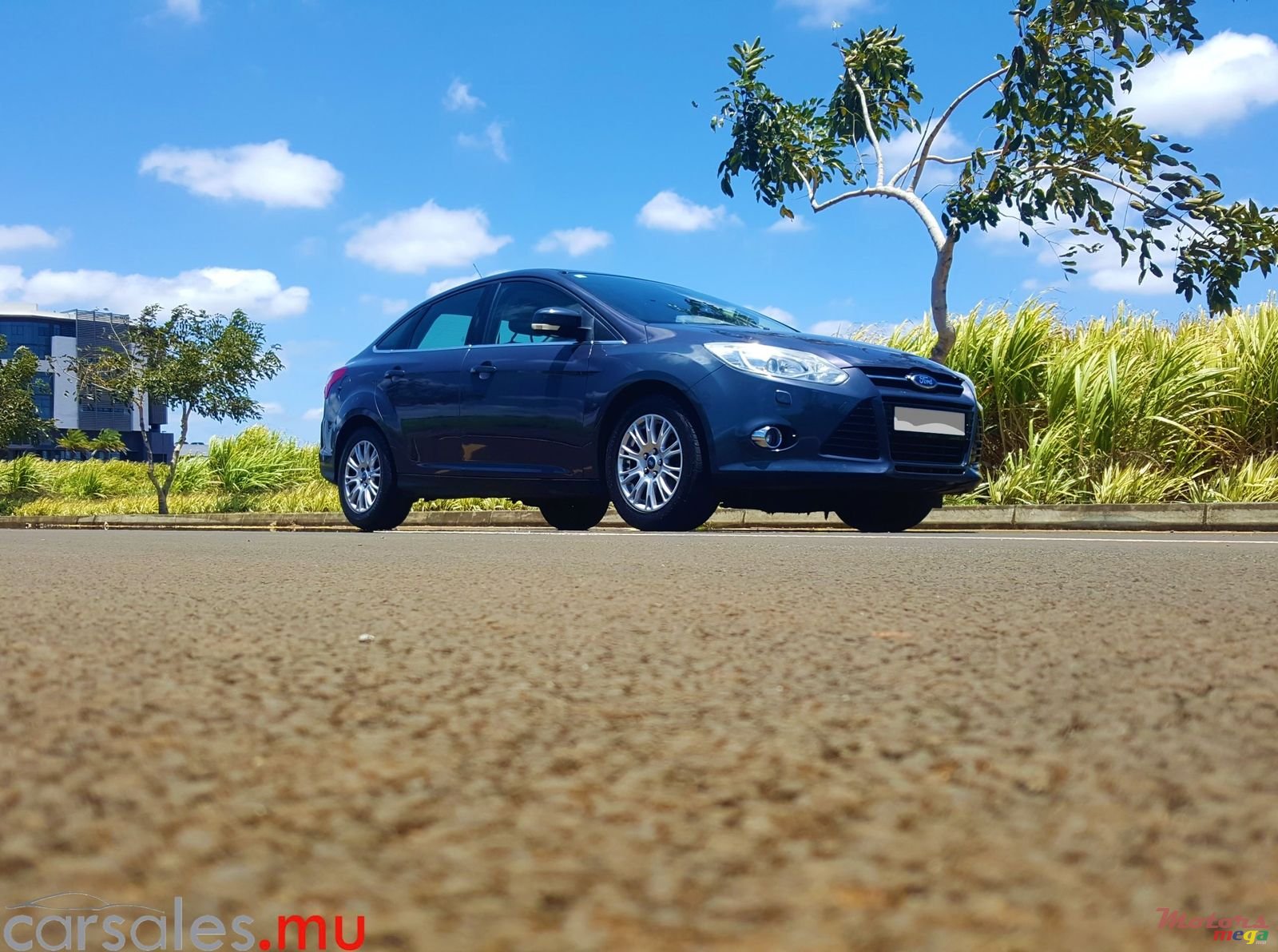 2014' Ford Focus 1.6 Sedan Titanium photo #1