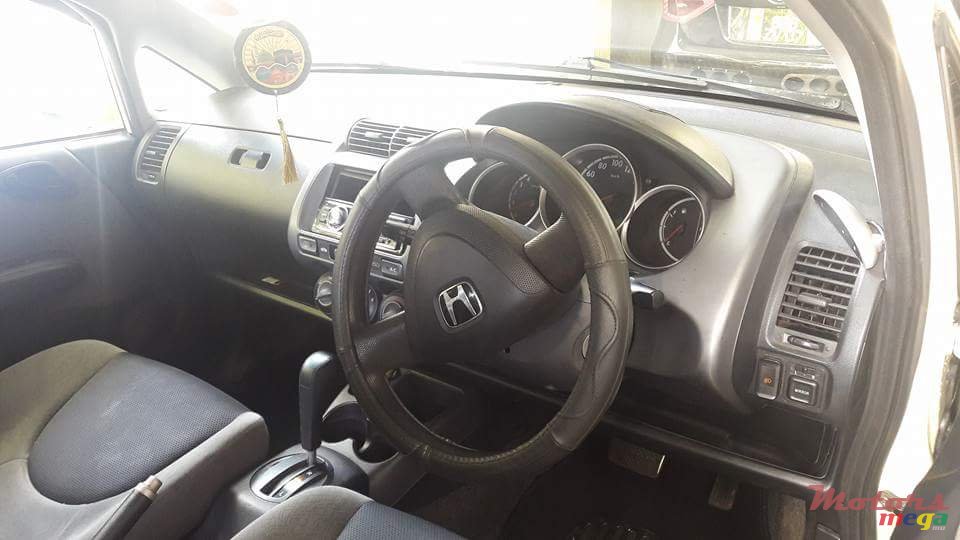 2004' Honda photo #4