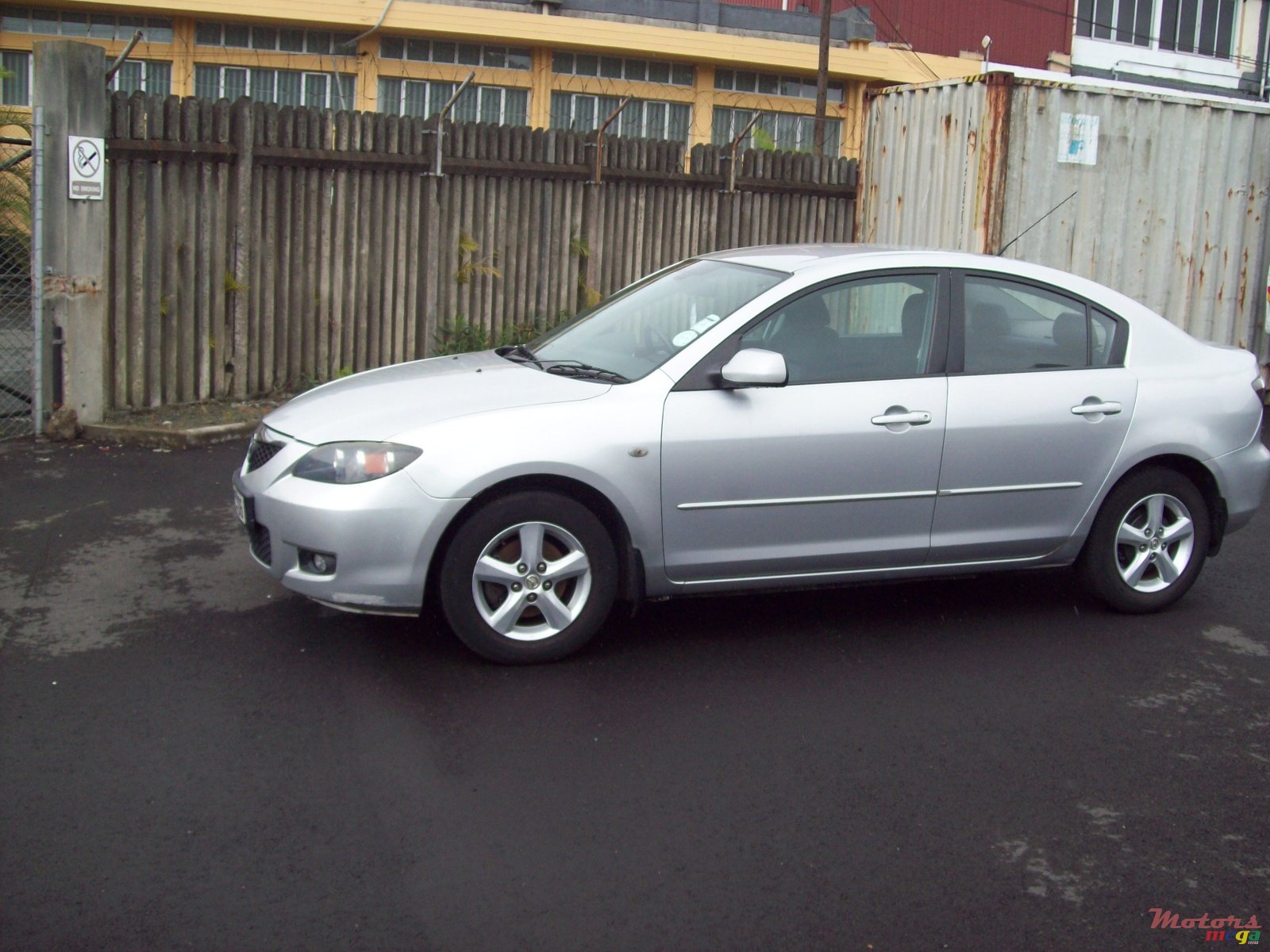 2006' Mazda 3 photo #2