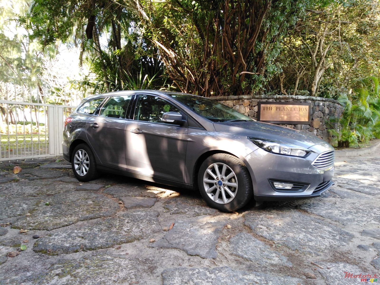 2016' Ford Focus Estate photo #1