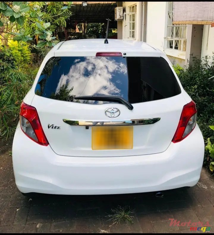 2012' Toyota Vitz photo #3
