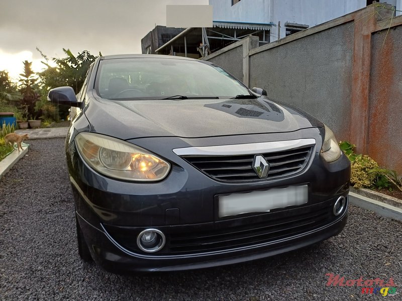 2011' Renault Fluence photo #1