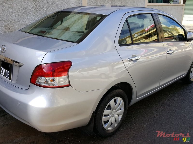 2006' Toyota Belta photo #2