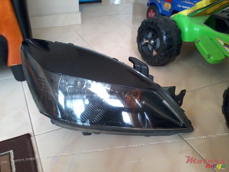 2004' Mitsubishi Lancer photo #1