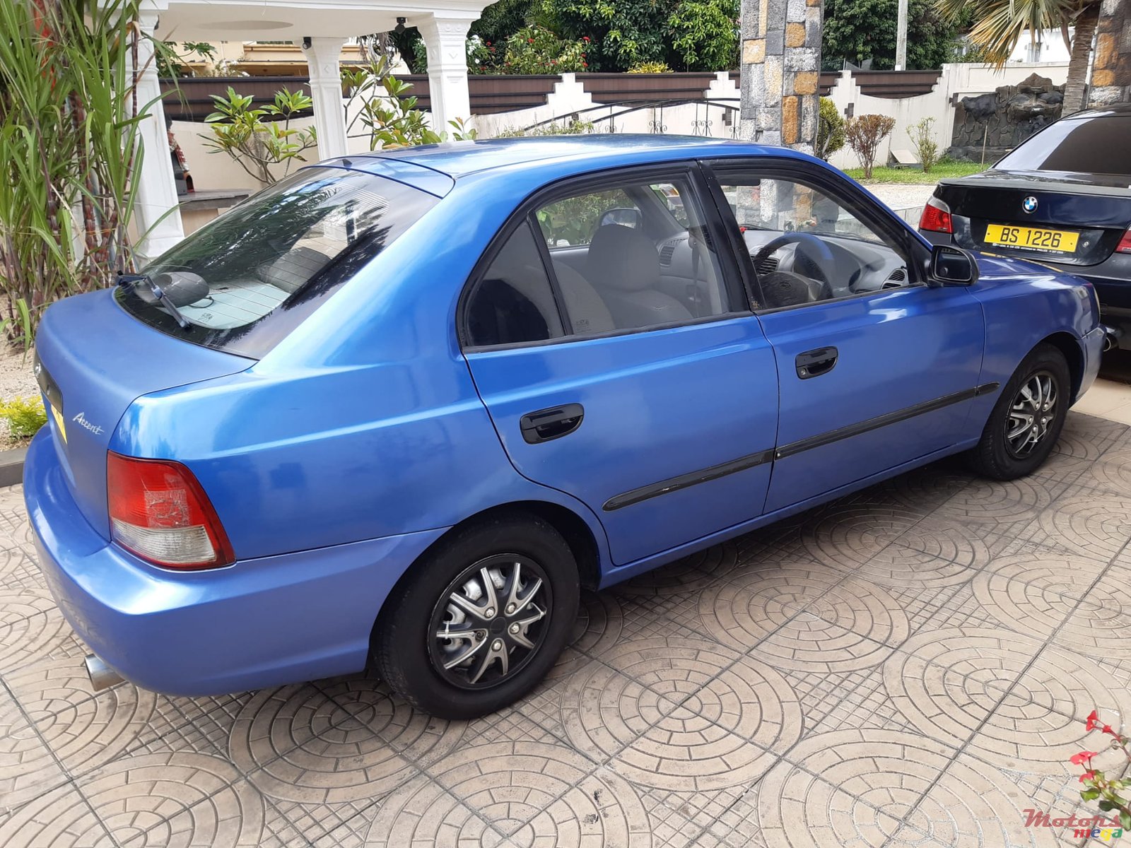 2000' Hyundai Accent photo #4