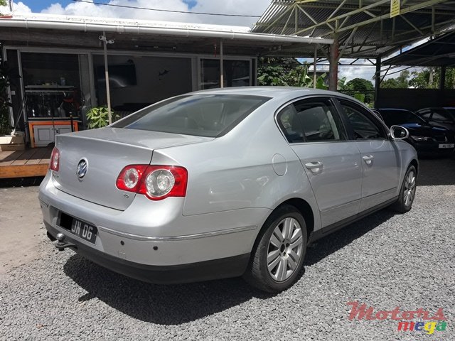 2006' Volkswagen Passat photo #6