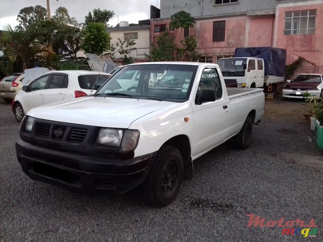 2000' Nissan Single Cab photo #2