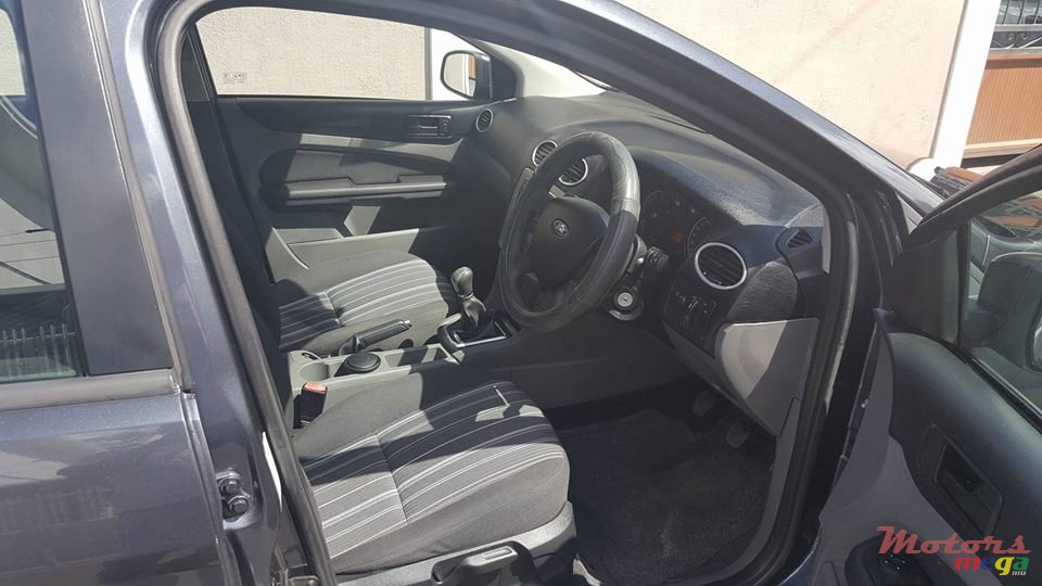 2011' Ford Focus photo #3