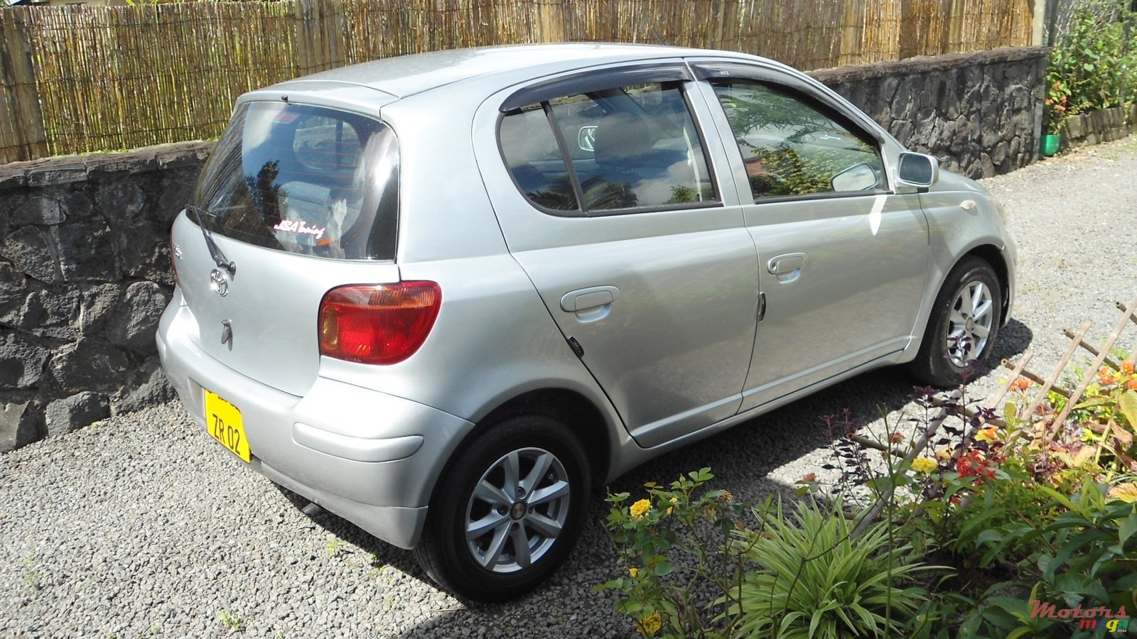 2002' Toyota Vitz photo #3