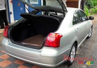 2005' Toyota Avensis photo #3