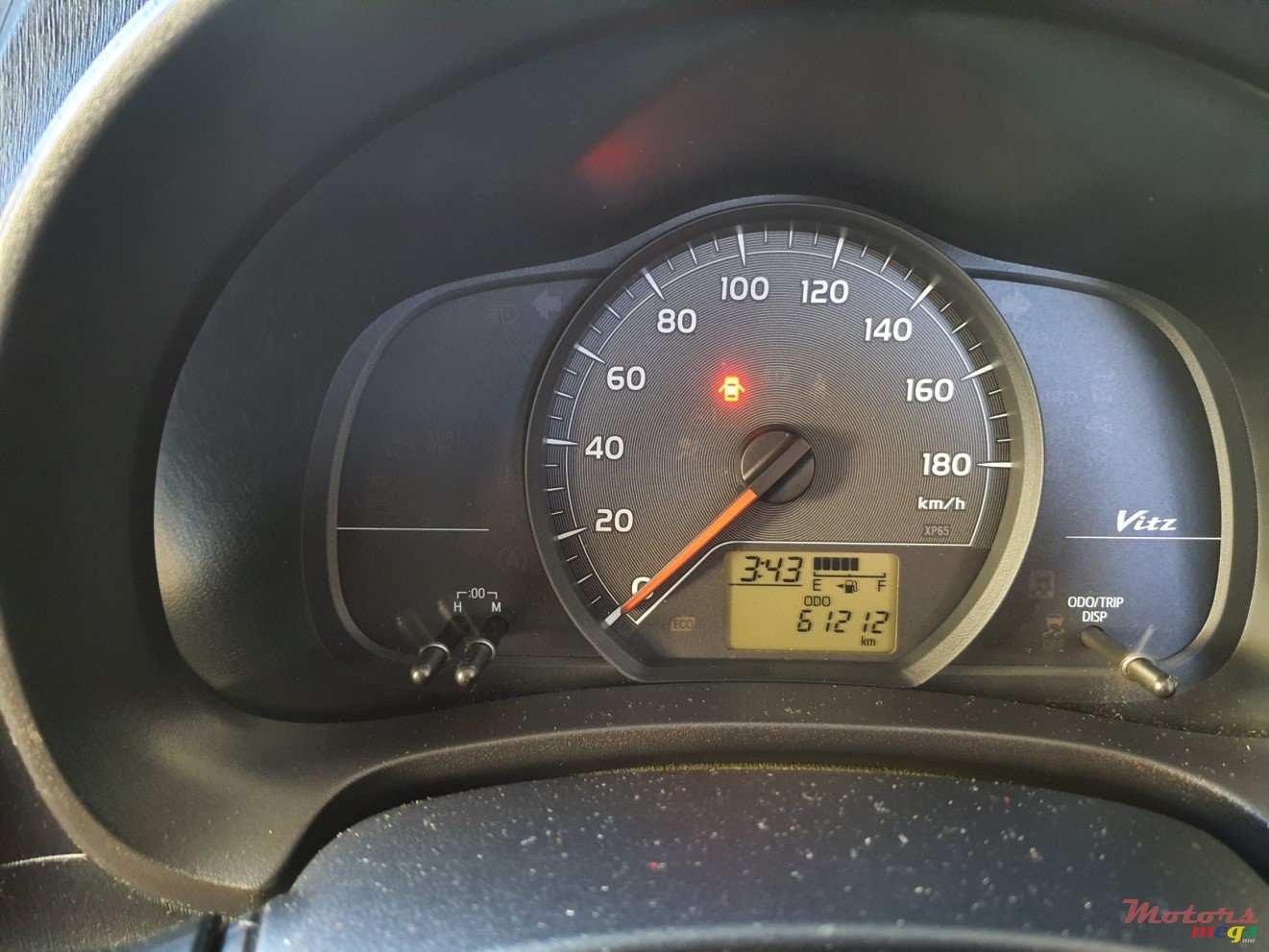 2012' Toyota Vitz photo #4