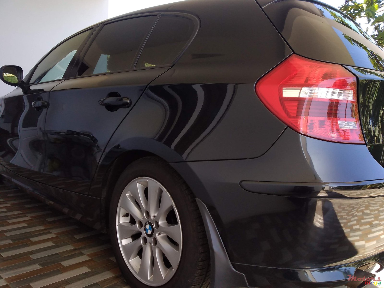 2011' BMW 1 Series photo #2