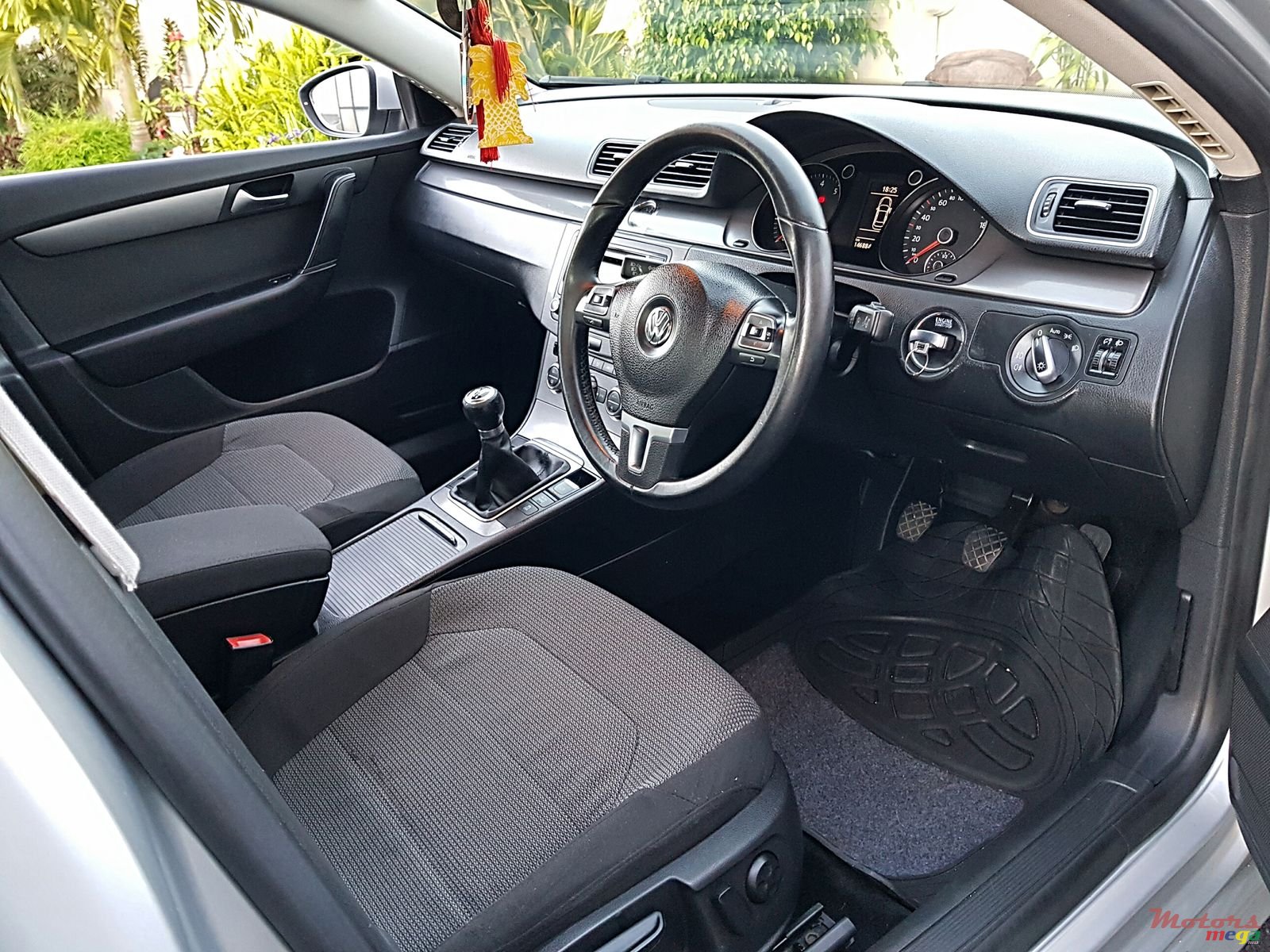 2012' Volkswagen Passat Manual photo #5