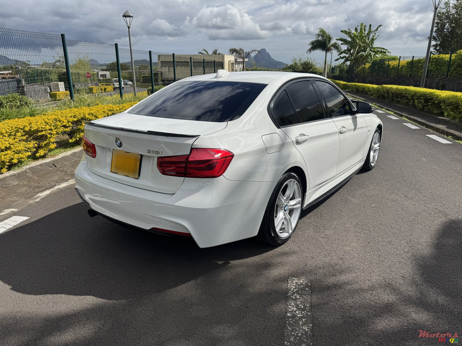 2018' BMW 318i M sport photo #3