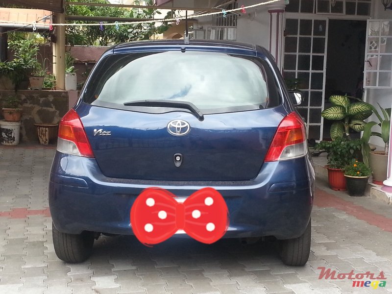 2008' Toyota Vitz photo #2