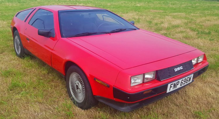 DeLorean rouge : un exemplaire très rare à vendre sur Ebay
