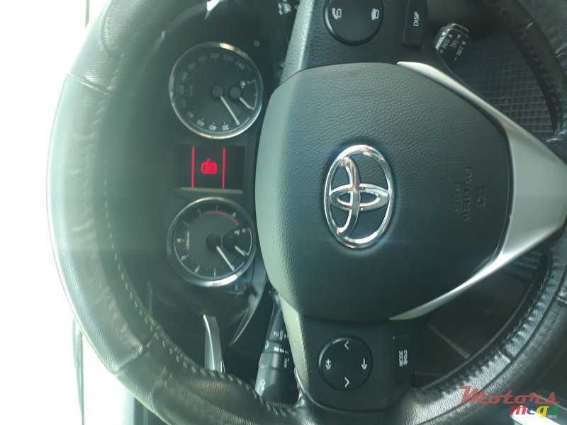 2015' Toyota Corolla Alloy wheel photo #4