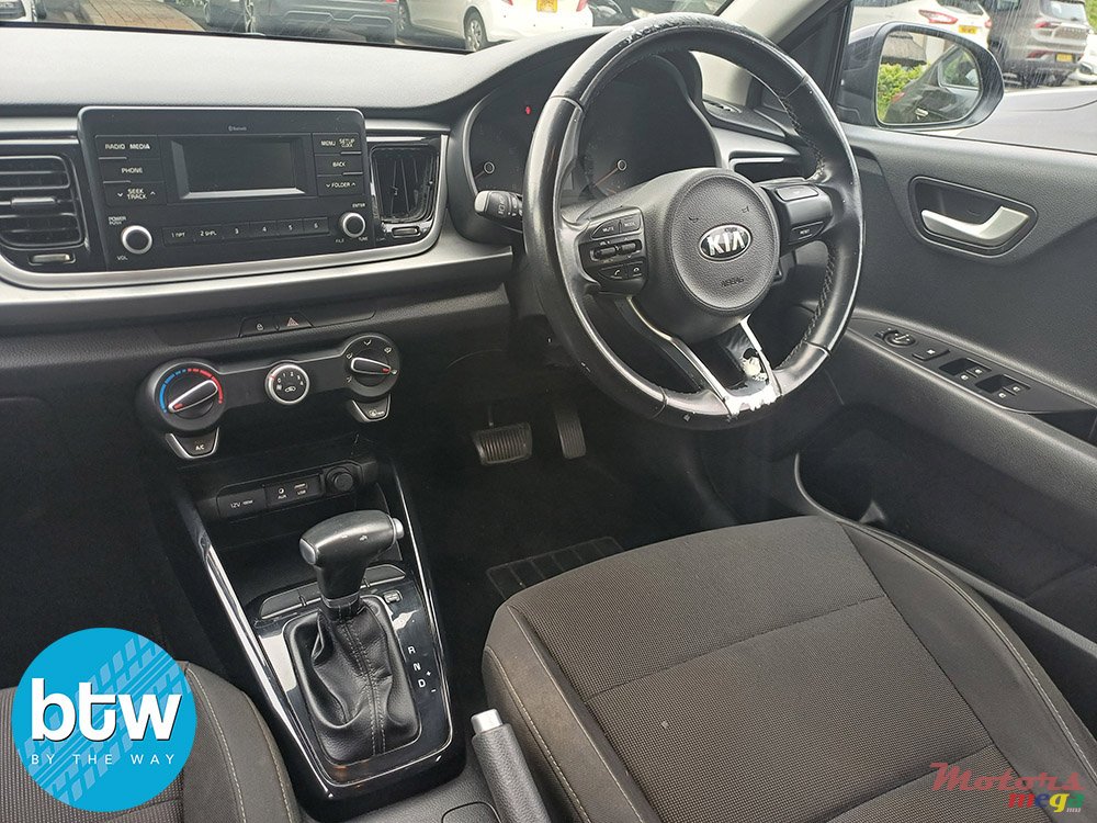 2017' Kia Rio photo #5