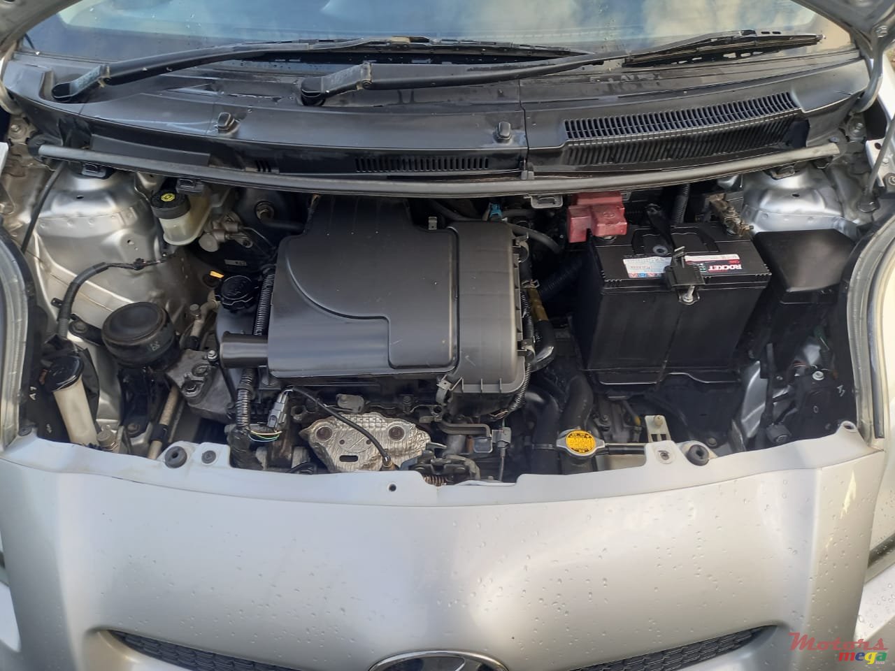 2009' Toyota Vitz photo #1