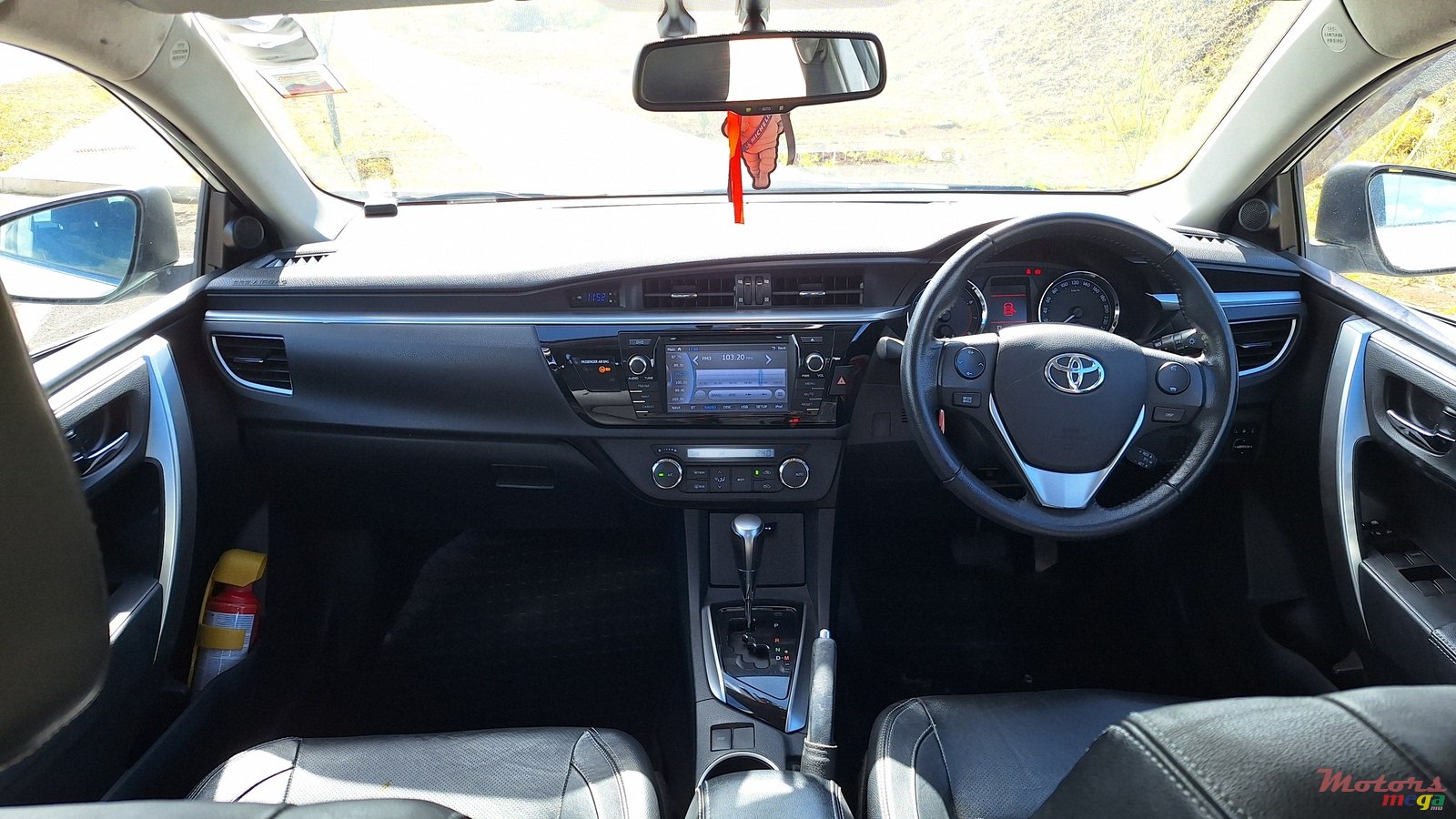2015' Toyota Corolla Luxel photo #4