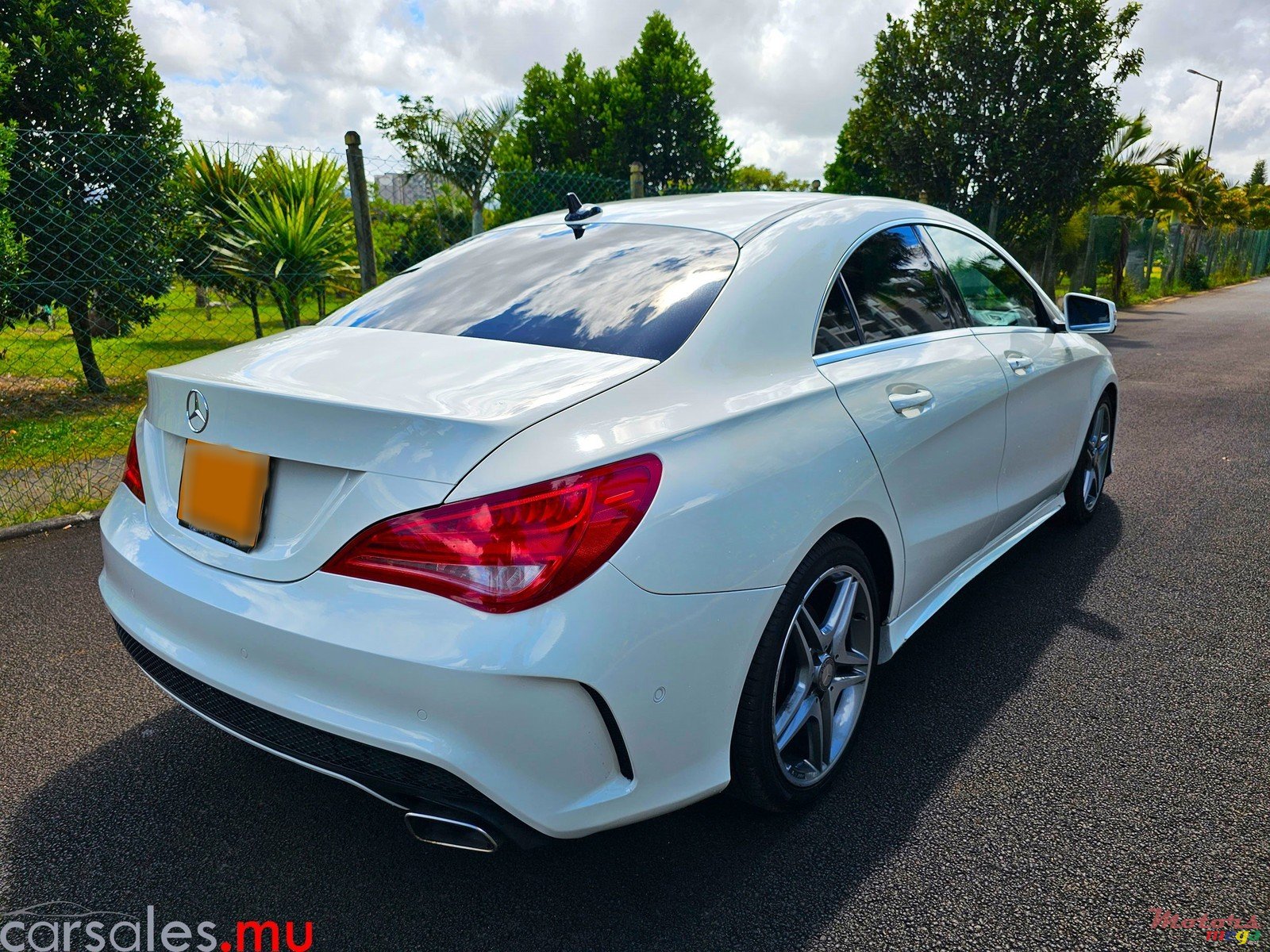 2014' Mercedes-Benz CLA 180 AMG photo #4