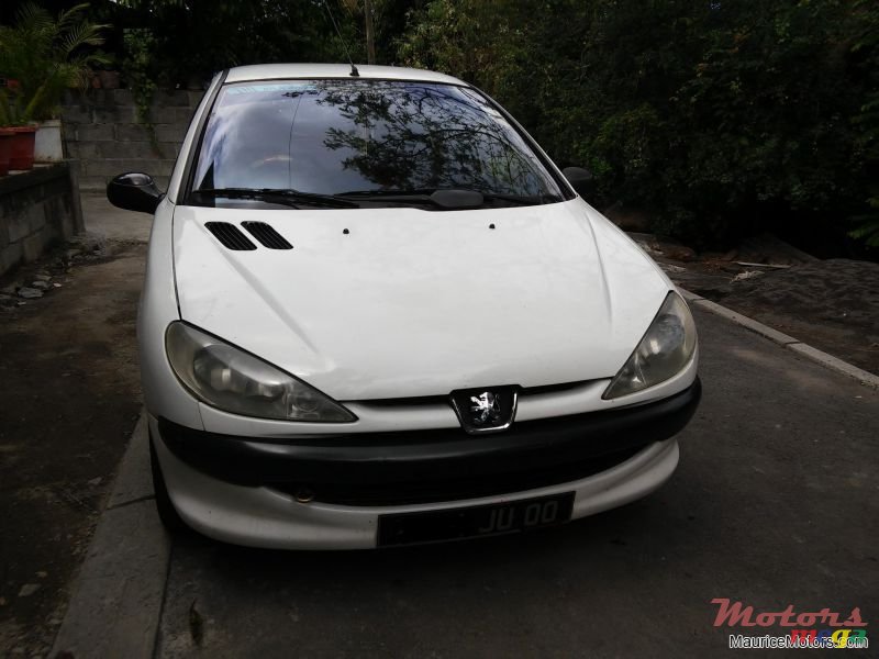 2000' Peugeot 206 photo #1