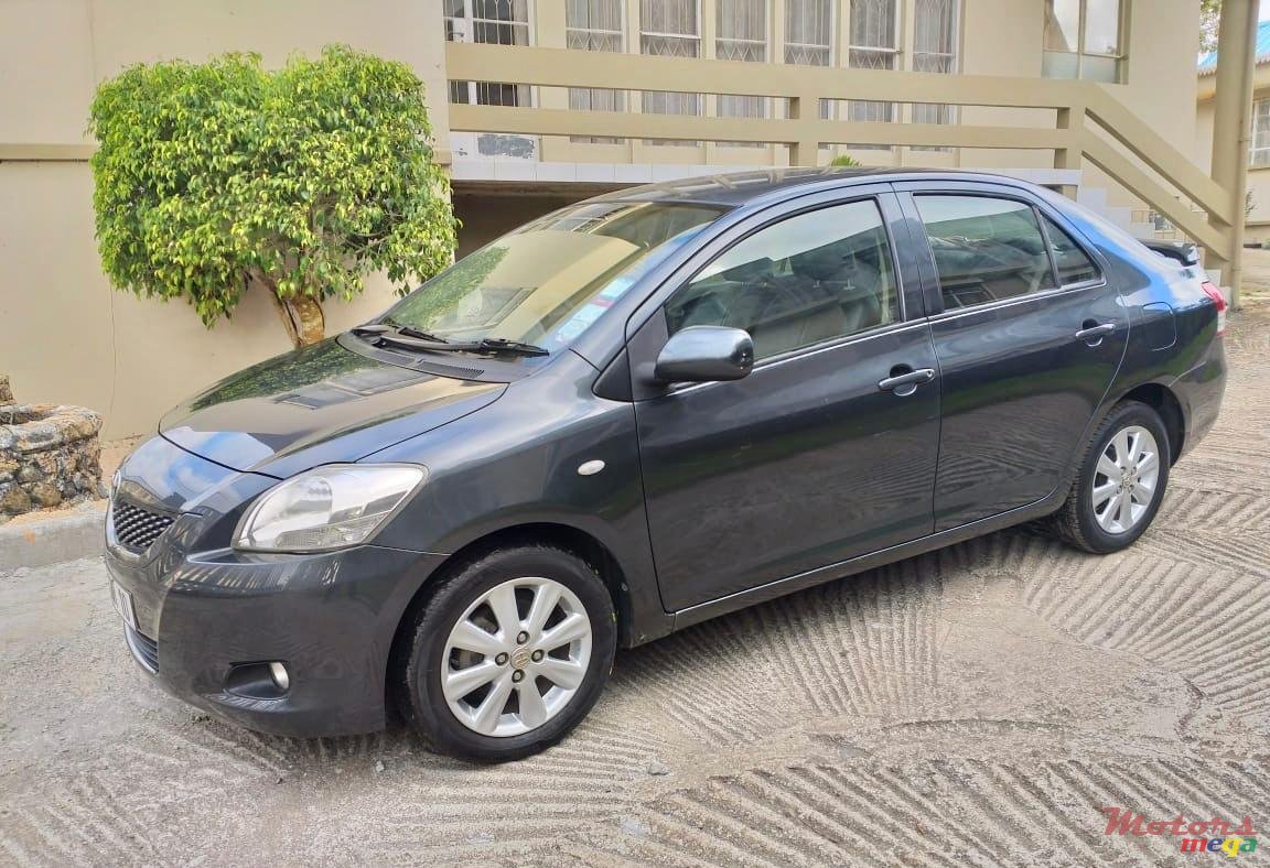 2010' Toyota Yaris photo #7