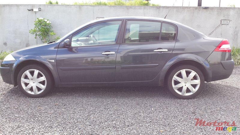 2009' Renault Megane photo #4