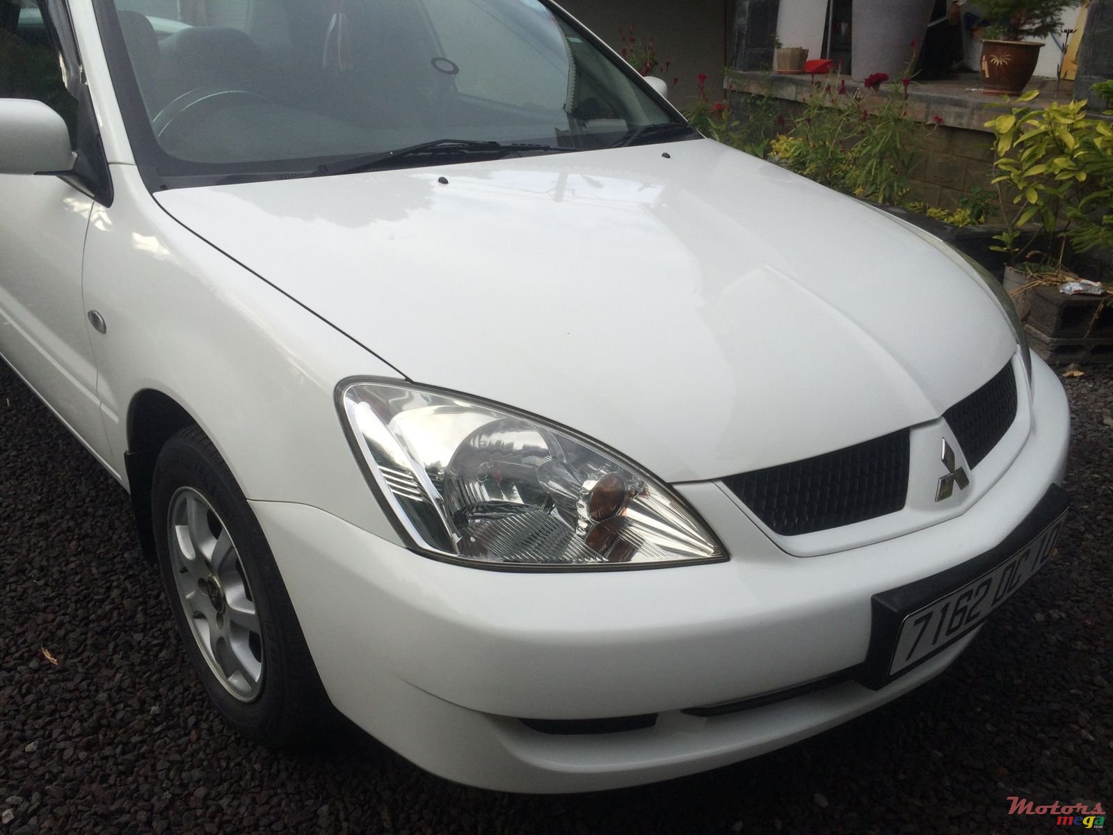 2010' Mitsubishi Lancer photo #2