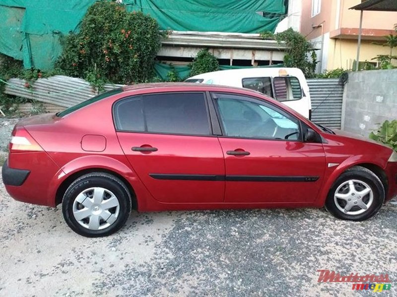 2004' Renault Megane photo #2