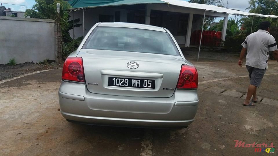 2005' Toyota Avensis photo #6