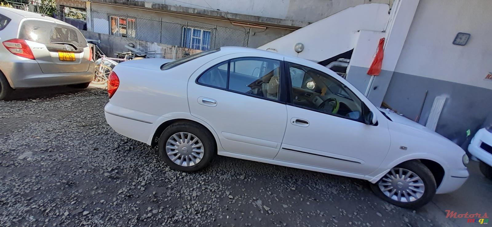 2005' Nissan Sunny Super saloon photo #5