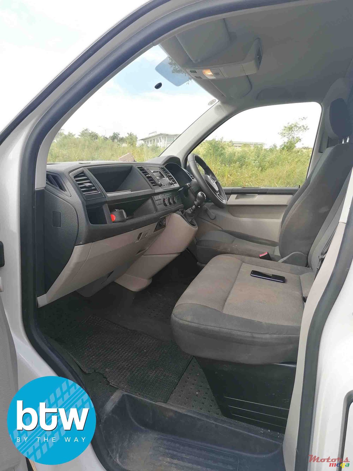 2017' Volkswagen T5 (Transporter) pass photo #3