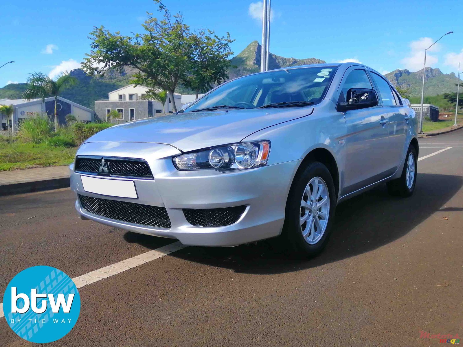 2011' Mitsubishi Lancer photo #2