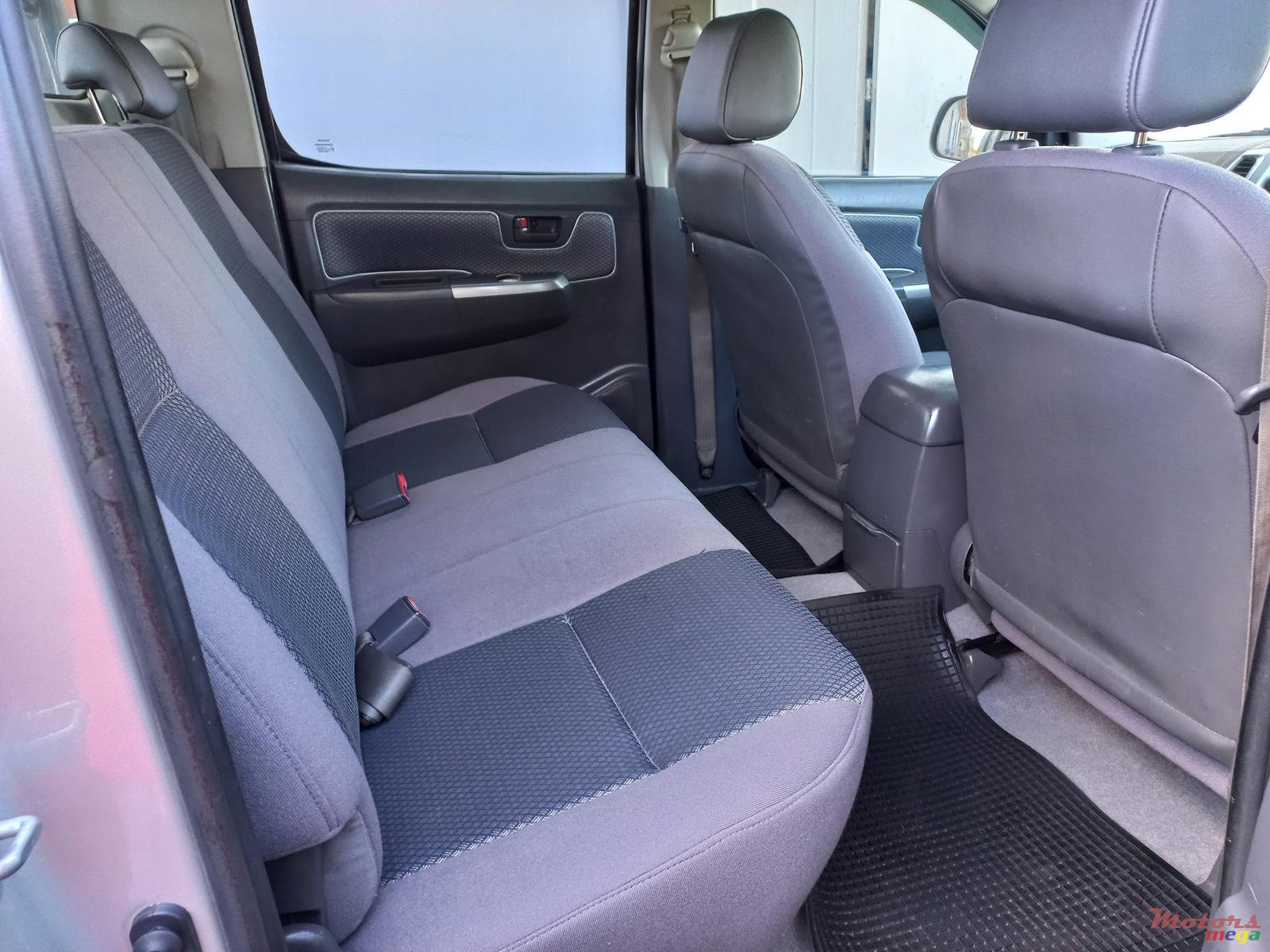 2012' Toyota Hilux 4×4 TURBO photo #3