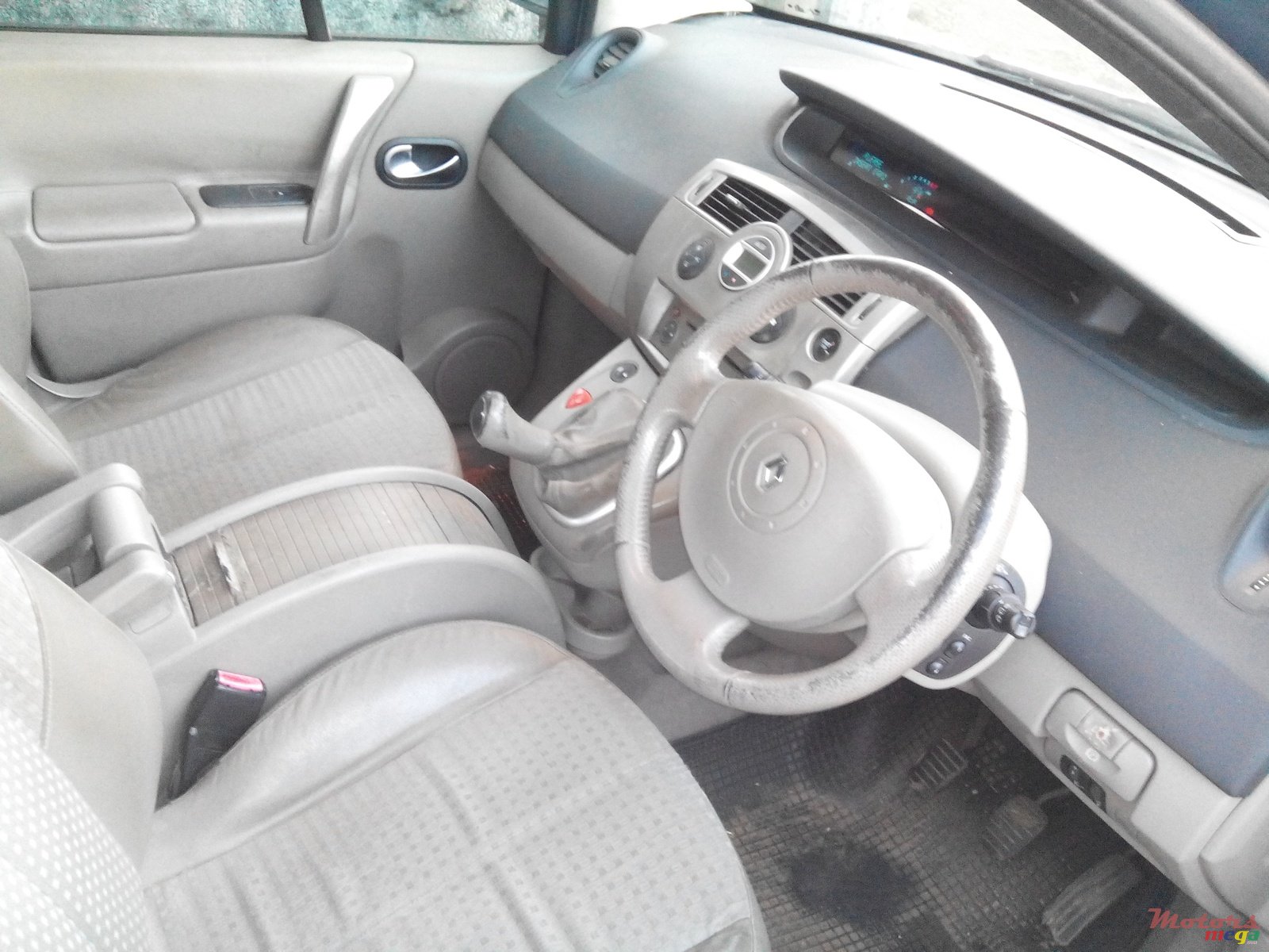 2006' Renault Megane Scenic photo #2