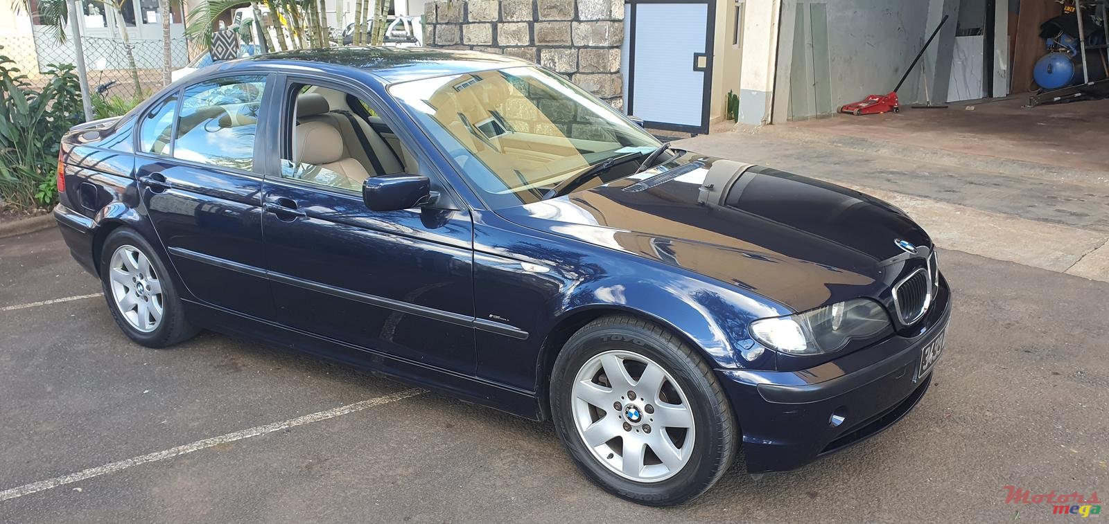 2003' BMW 3 Series photo #2