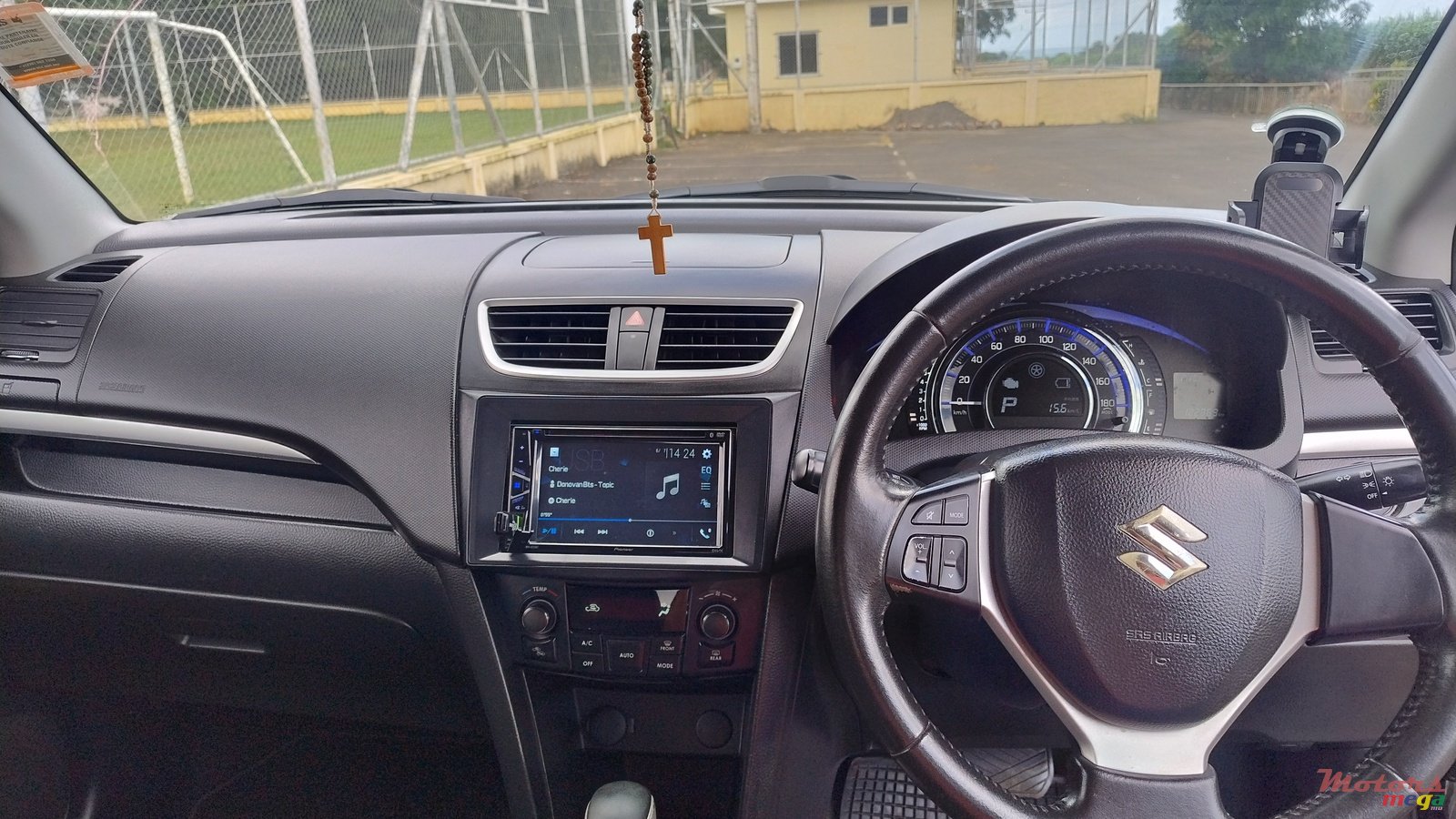 2014' Suzuki Swift photo #5