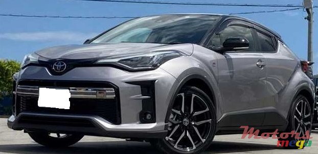 2020' Toyota C-HR photo #2